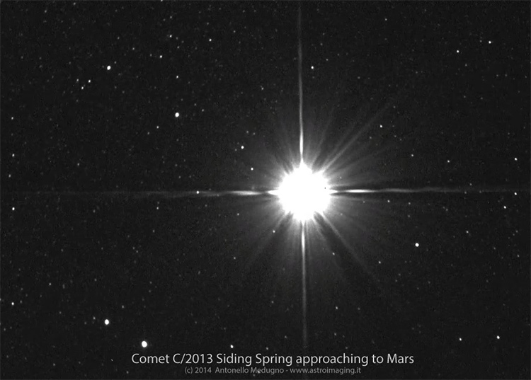 animazione marte+cometa C/2013 A1